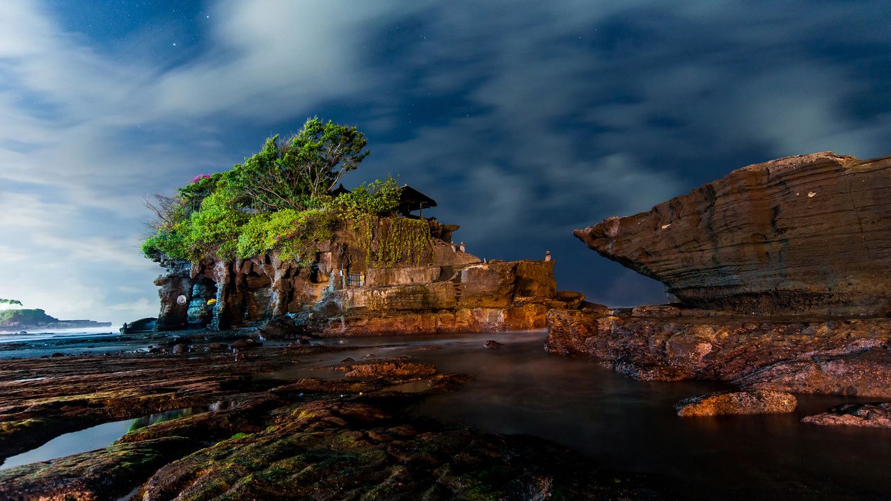 夜のタナロット寺院, バリ島