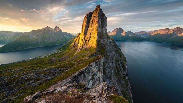 セグラ山の尖塔 - Windows スポットライト壁紙 | 高画質4K