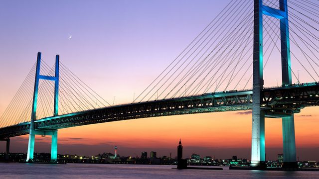 夕暮れに染まる橋, 神奈川県 横浜市
