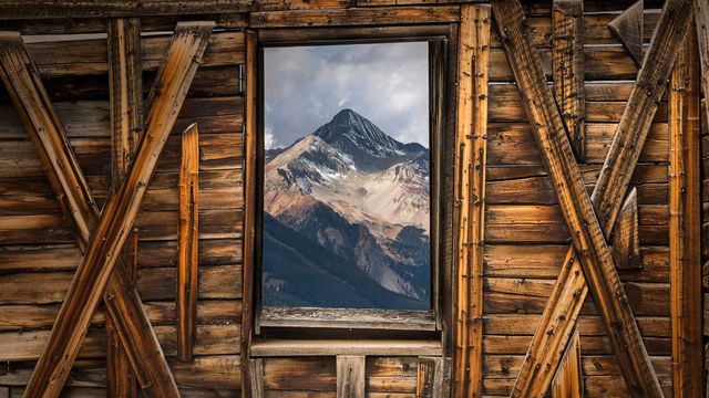 「アルタのゴーストタウンからみたウィルソン山」米国コロラド州