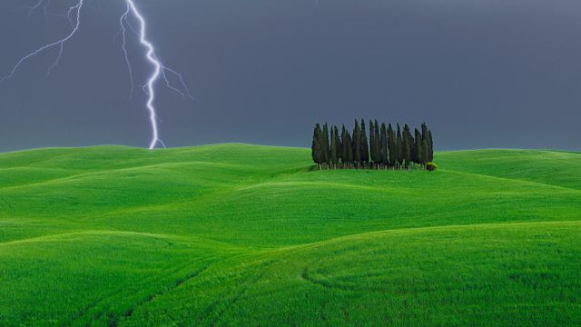 ｢オルチャ渓谷の遠雷｣イタリア, トスカーナ