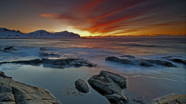 「フラックスタッドの浜辺」ノルウェー, ロフォーテン諸島