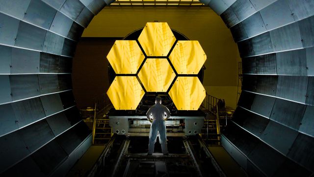 「試験中のジェイムズ・ウェッブ宇宙望遠鏡」