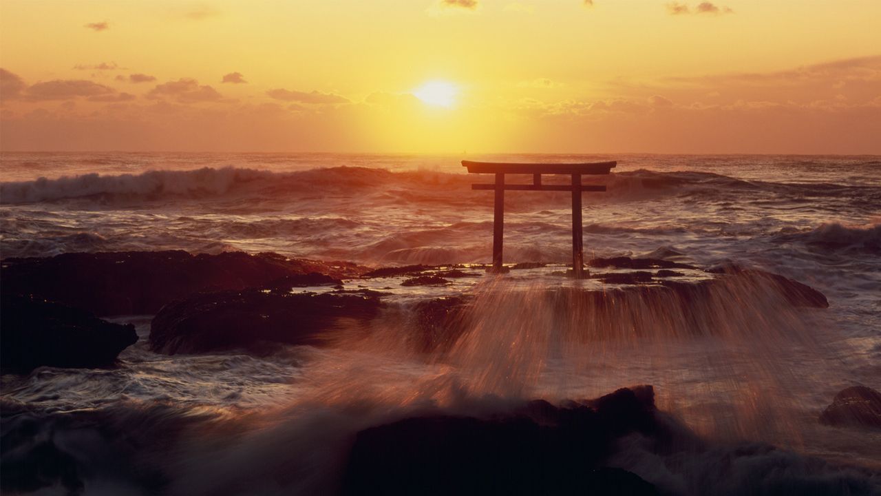 ｢神磯鳥居と日の出｣茨城, 大洗海岸