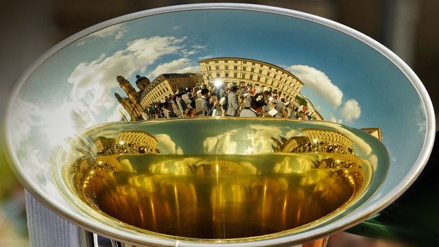 「街を映すホルン」ドイツ, ミュンヘン