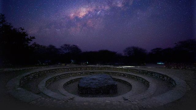 「ホバ隕石と星空」ナミビア, グルートフォンテイン