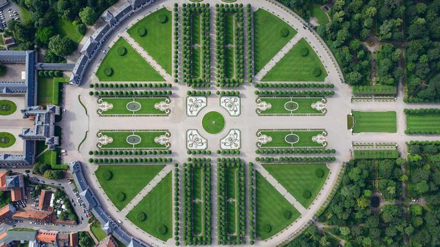 ｢シュヴェツィンゲン城館公園｣ドイツ, バーデン＝ヴュルテンベルク州 