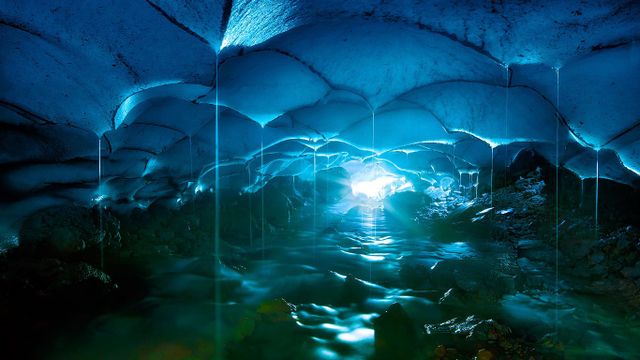 「スリー・シスターズの氷穴」アメリカ, オレゴン州