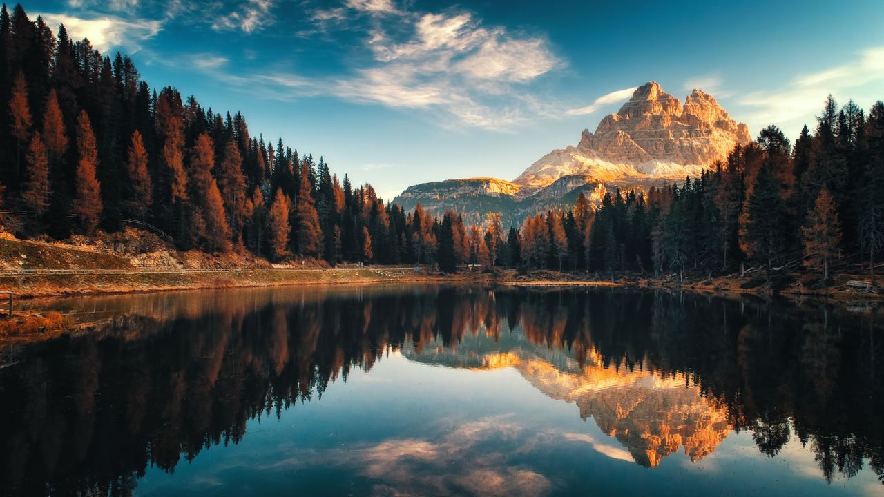 湖と三つの山頂, ドロミテ イタリア