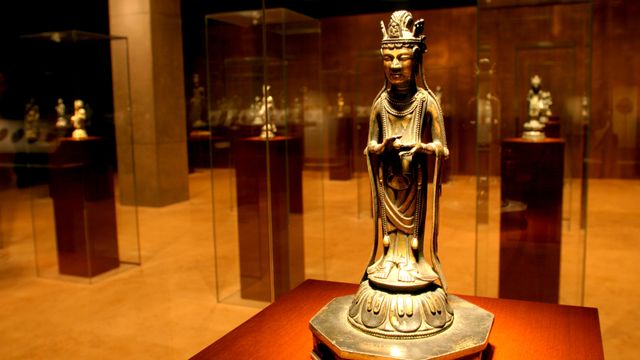 「観音菩薩立像」東京国立博物館