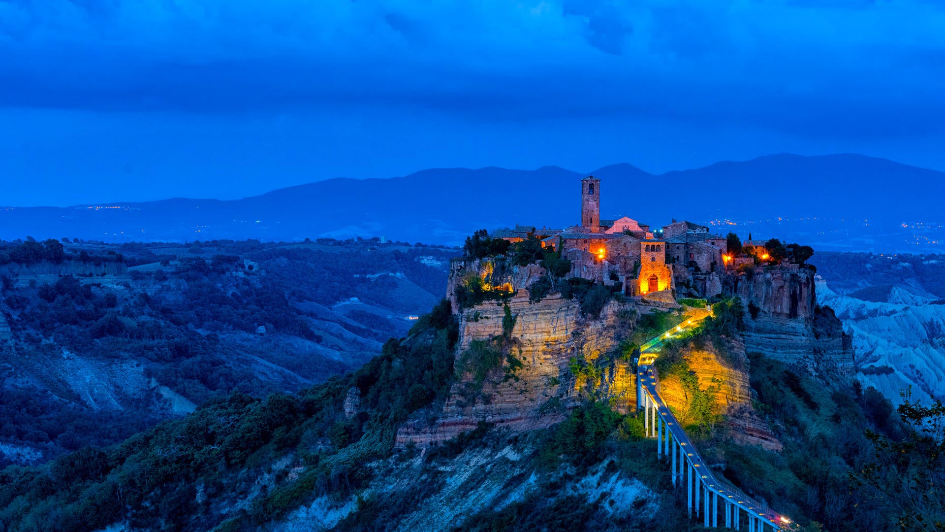 ｢チヴィタ・ディ・バーニョレージョ｣イタリア | Bingの画像