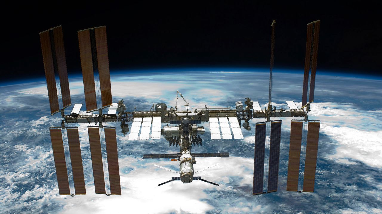 ｢エンデバーから見た国際宇宙ステーション｣ 