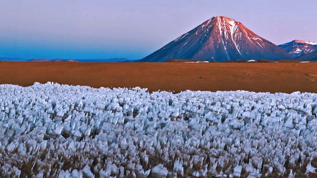 「リカンカブール山」チリ・ボリビア国境