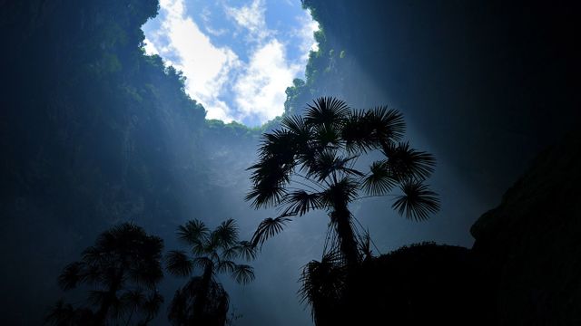 「宣恩県の天坑」中国, 湖北省