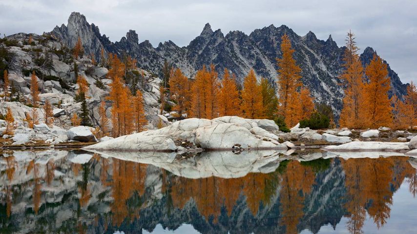 ｢湖に映るプルシク峰｣アメリカ, ワシントン州