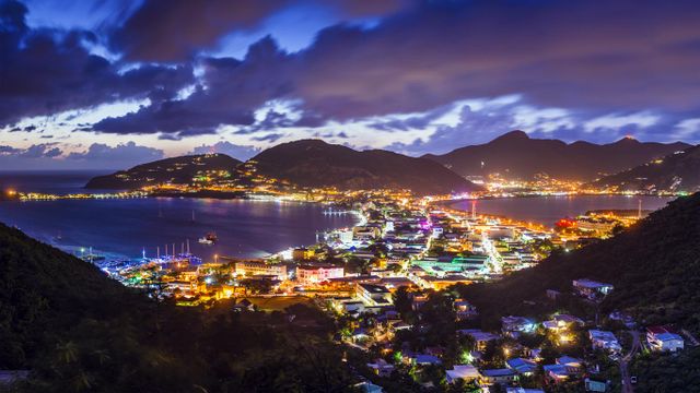 「フィリップスブルフの夜景」オランダ自治領シント・マールテン