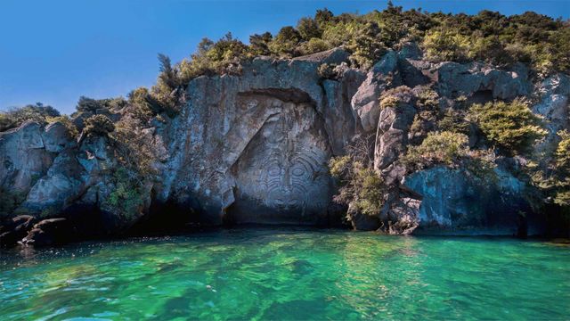 「タウポ湖のマインベイ・マオリ・ロックカービング」ニュージーランド, 北島