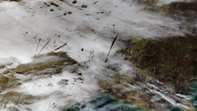 「テラ衛星から見た穴あき雲」米国テキサス州東部