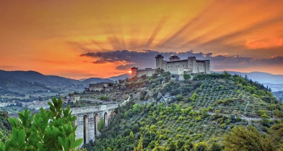 ｢アルボルノツィアーナ城｣イタリア, スポレート