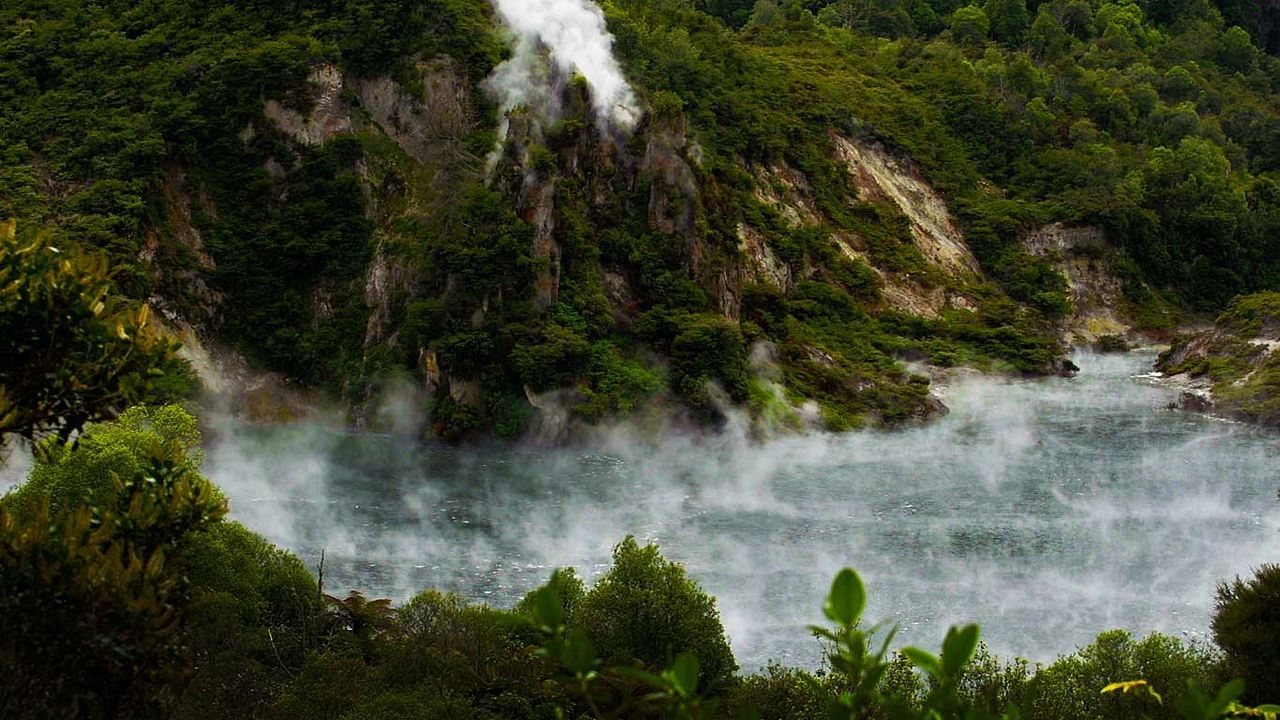 ｢フライパン湖｣ニュージーランド, ワイマング火山渓谷
