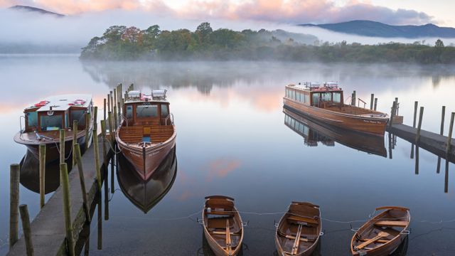 ｢ダーウェントウォーターに浮かぶボート｣イギリス, カンブリア 
