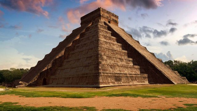 「ククルカンの神殿」メキシコ, チチェン・イッツァ