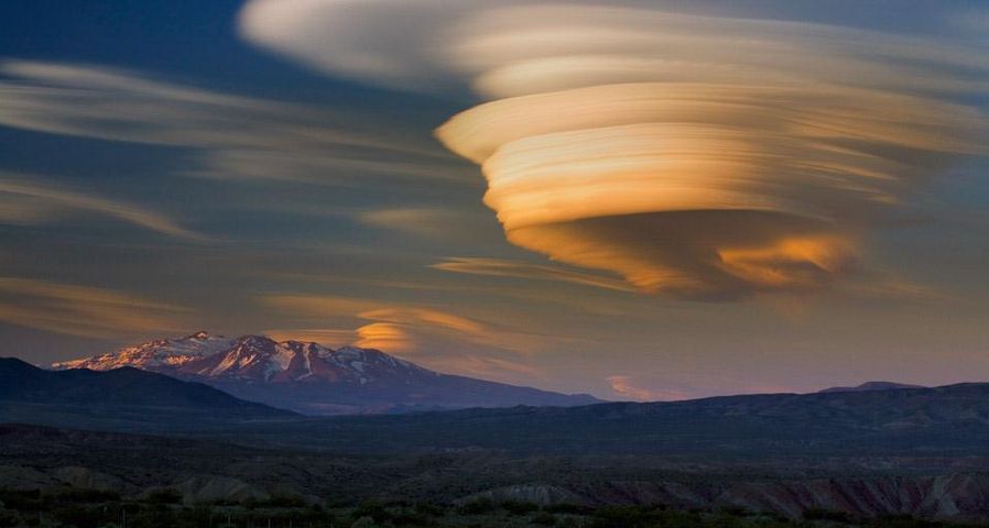 ｢パタゴニアのレンズ雲｣アルゼンチン