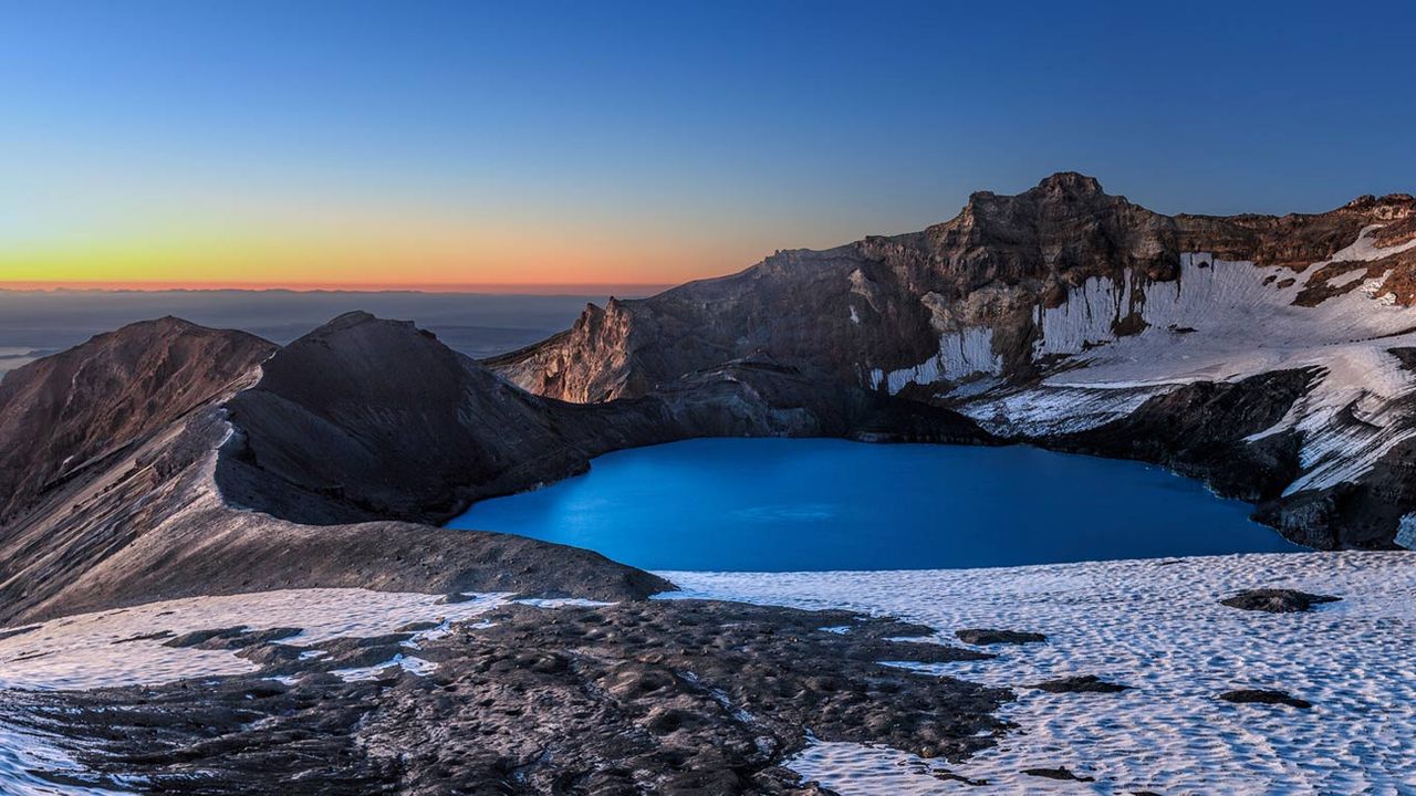 ｢ルアペフ山のクレーター湖｣ニュージーランド