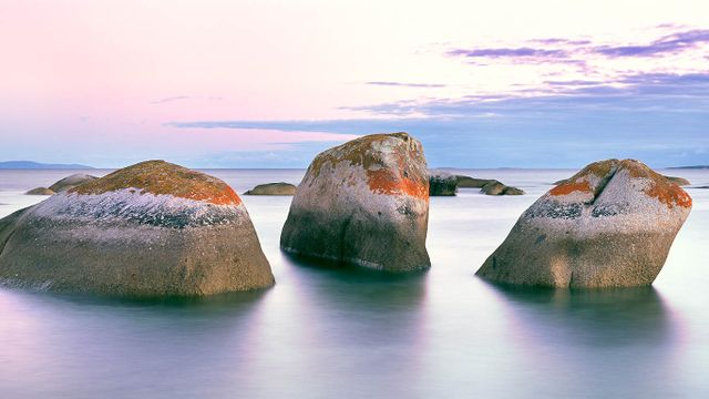 「浜辺の花こう岩」オーストラリア, フリンダース島
