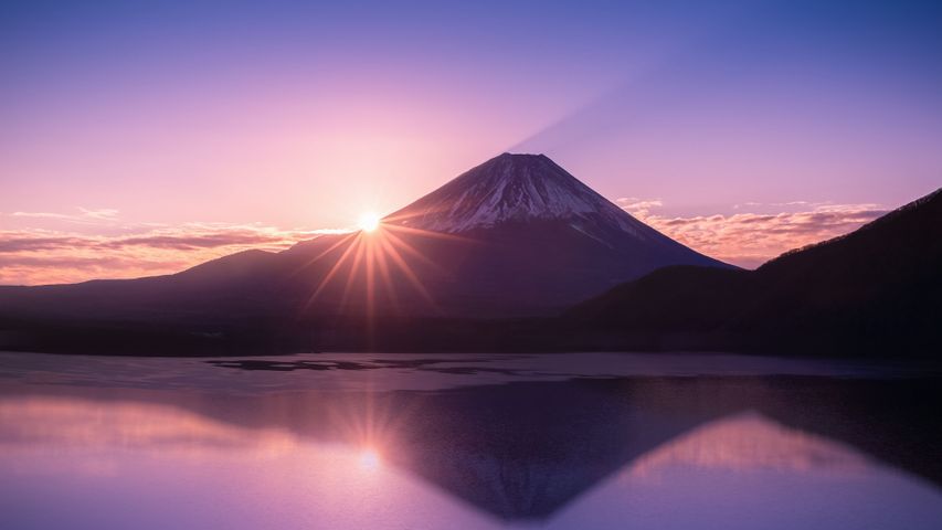 本栖湖から見る富士山の日の出, 山梨県