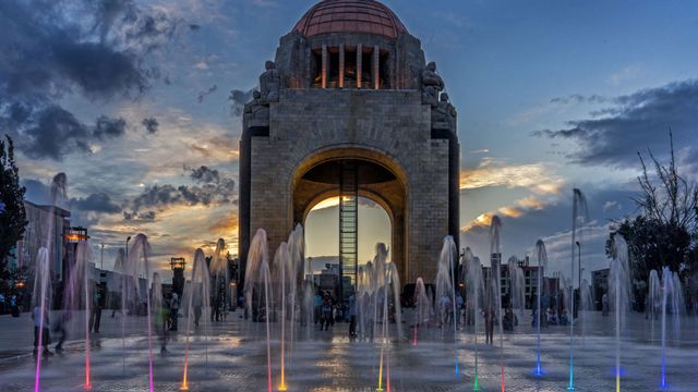 「革命記念塔」メキシコ, メキシコシティ