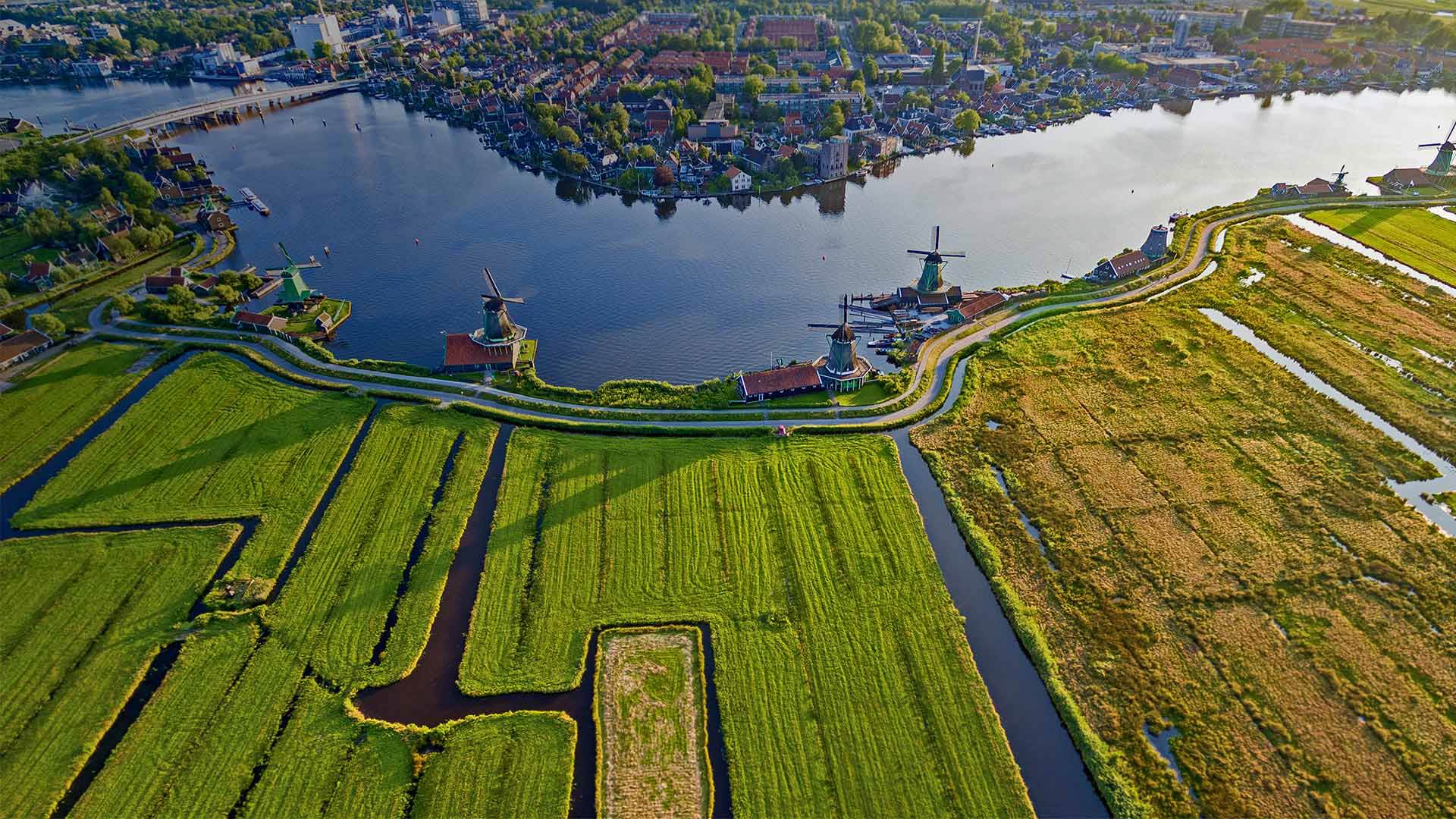 ｢ザーンセスカンス風車村｣オランダ, アムステルダム近郊 ・ Bing日替わり画像
