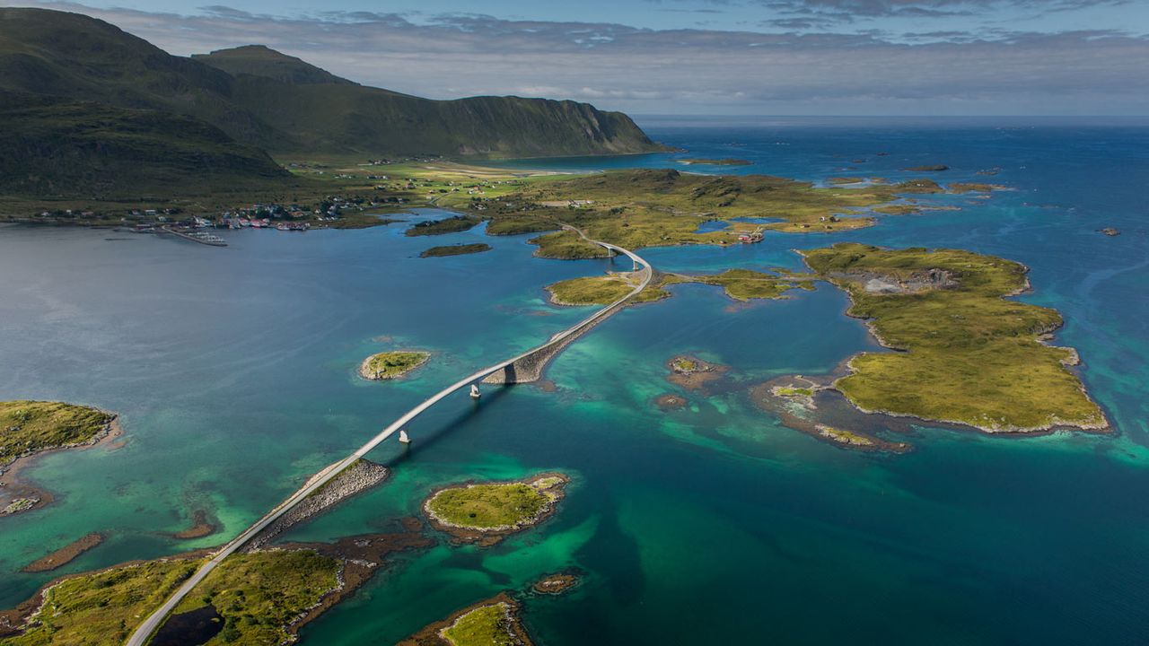 ｢モスケネス島を渡る橋｣ノルウェー, ロフォーテン諸島
