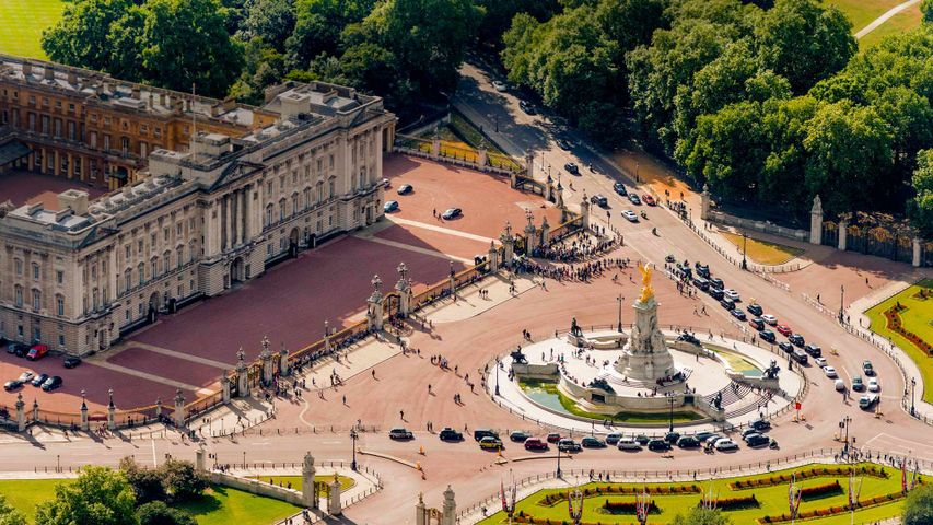 ｢バッキンガム宮殿とクイーンビクトリア記念碑｣イギリス, ロンドン
