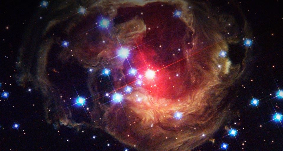 いっかくじゅう座の特異変光星V838｣ハッブル宇宙望遠鏡 ・ Bing