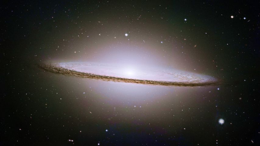 ｢ソンブレロ銀河｣NASA, ハッブル宇宙望遠鏡
