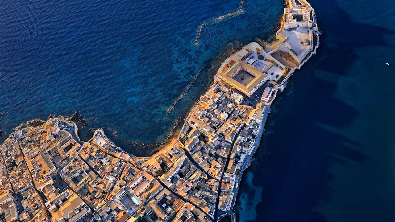 ｢マニアーチェ城｣イタリア, シチリア島, シラクサ