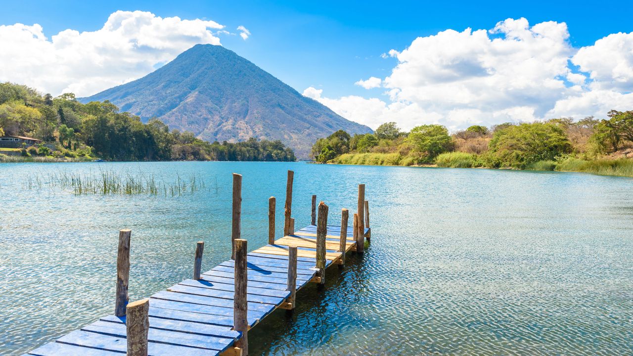 火山のある風景