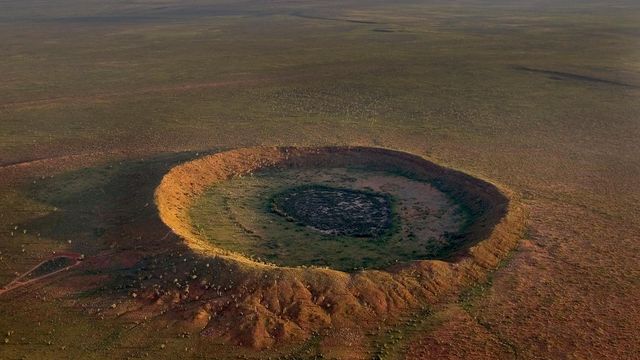 「ウルフ・クリーク・クレーター」オーストラリア, 西オーストラリア州