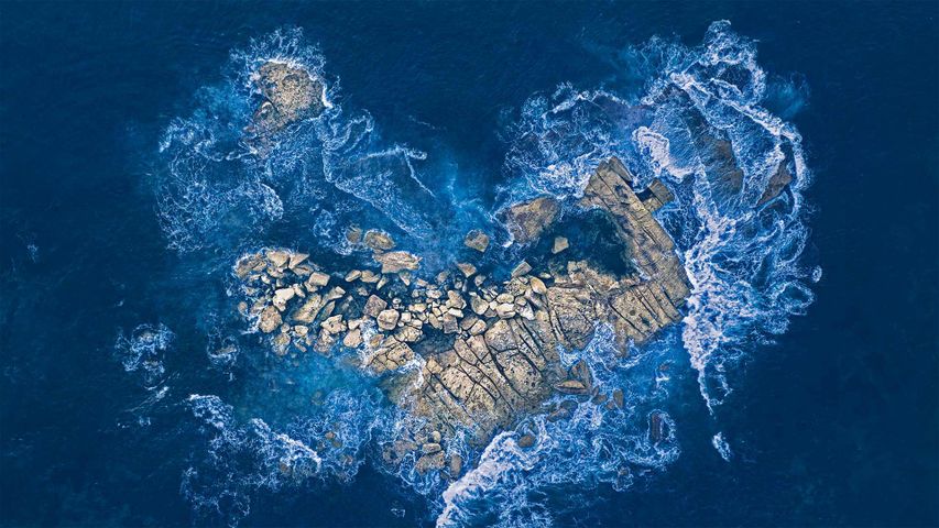 ｢ハート型の岩に寄せる波｣オーストラリア, ニューサウスウェールズ州