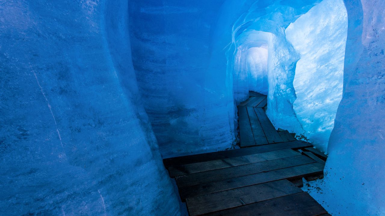 ｢ローヌ氷河の洞窟｣スイス, ヴァレー地方