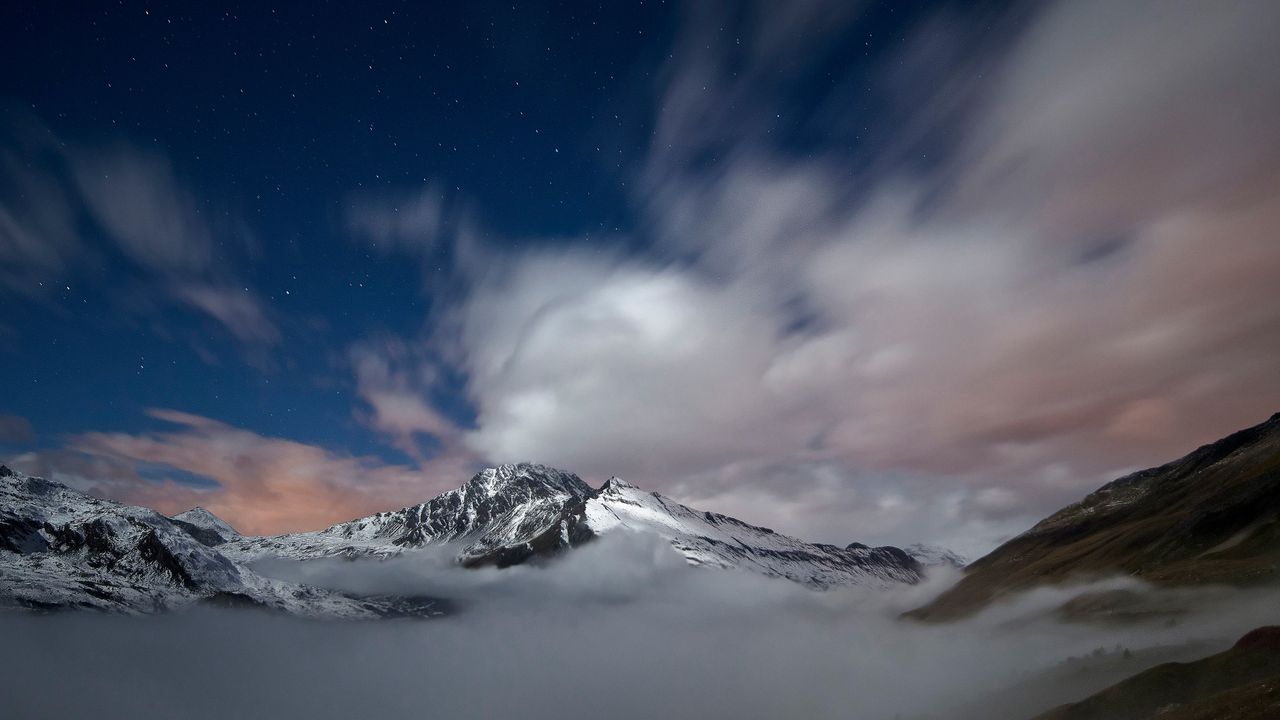 雲海に浮かぶ雪山，モン・スニ山塊，サヴォワ県，フランス