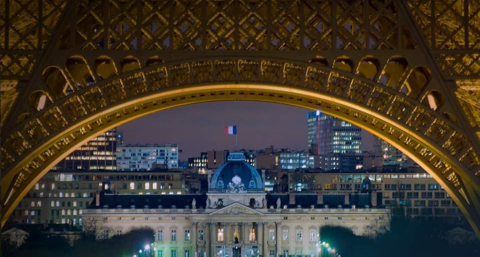 ｢エコール・ミリテール駅｣パリ, フランス