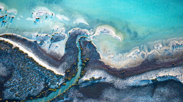 入り組んだ海岸 - Windows スポットライト壁紙 | 高画質4Kダウンロード