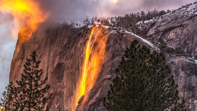 ホーステール滝, 米国 カリフォルニア州