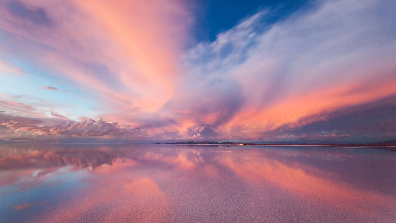夕焼けの天空の鏡, ボリビア ウユニ塩湖