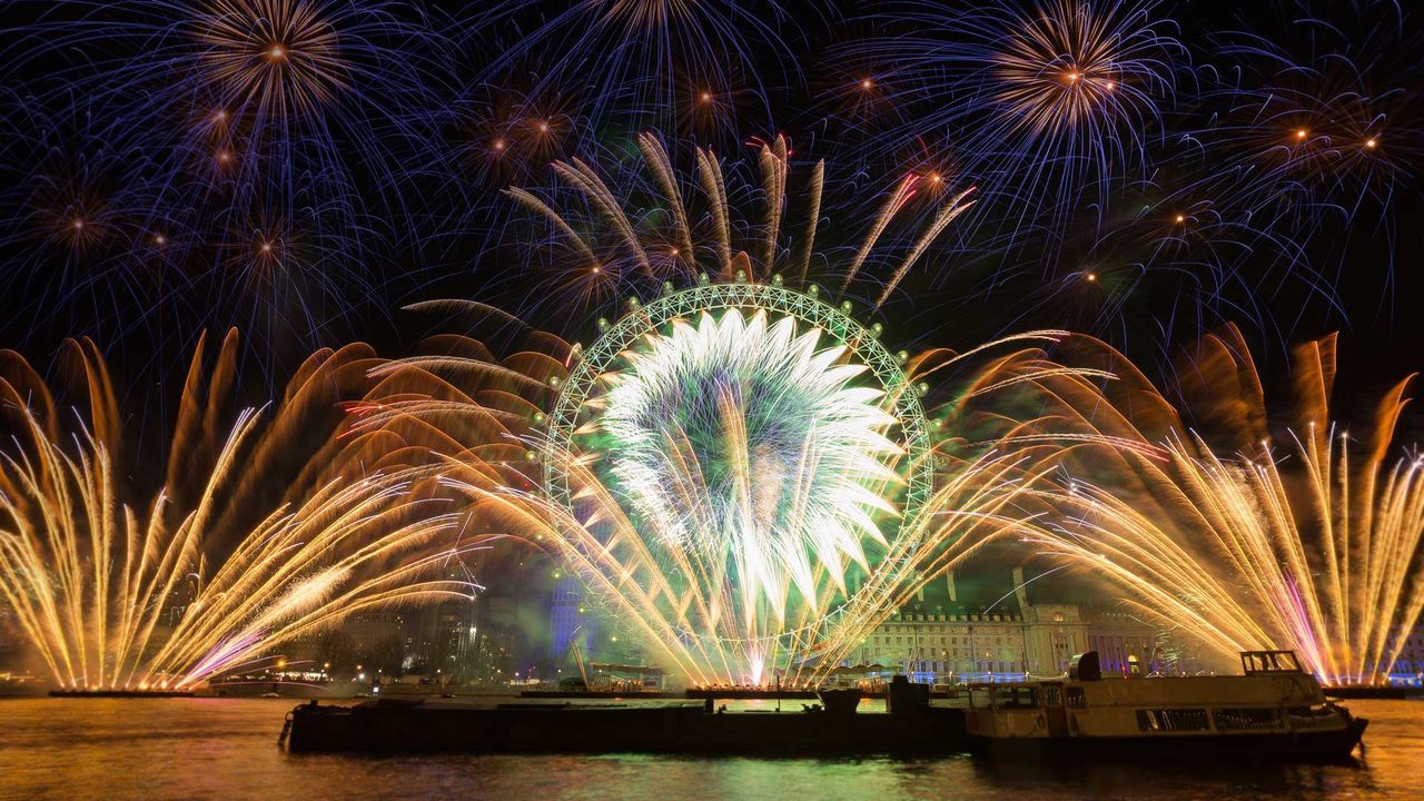 カウントダウン花火｣イギリス, ロンドン ・ Bing日替わり壁紙