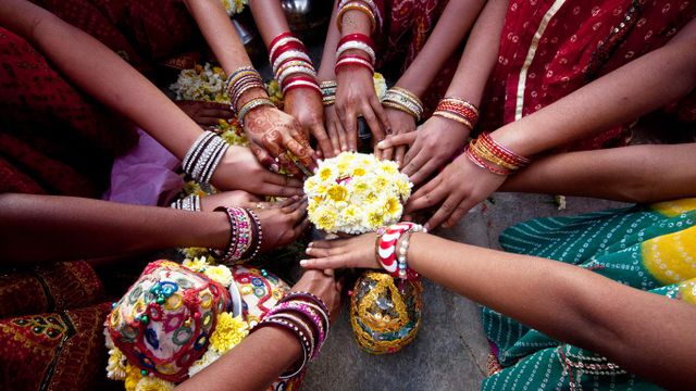 「少女と花束」インド