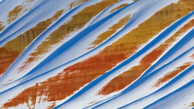 「ペインテッド・ヒルズの雪景色」米国オレゴン州