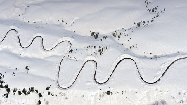 「除雪中の立山黒部アルペンルート」富山